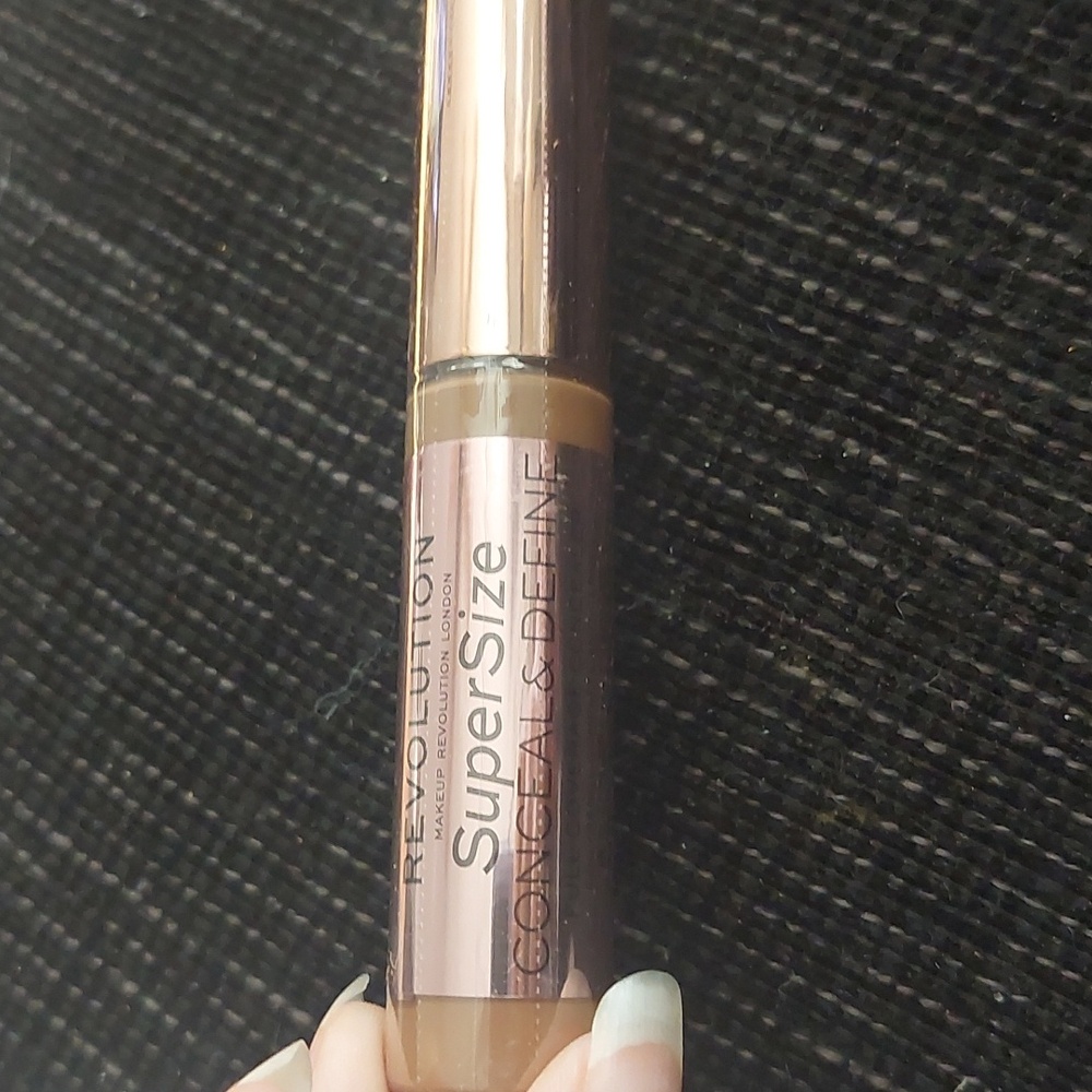 New makeup‎ revolution conceal and define supersize C13